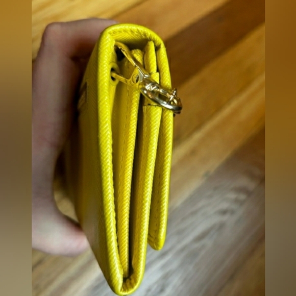 PRADA LONG WALLET ON CHAIN⛓| LEMON YELLOW | Very GOOD CONDITION - Picture 3 of 13